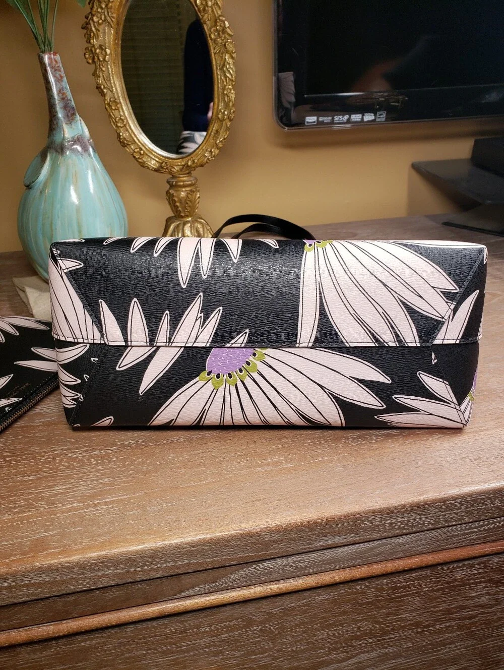 Kate Spade Daisy Toss Tote & Matching Wristlet Set NWOT! (Retail $299) - Picture 6 of 10